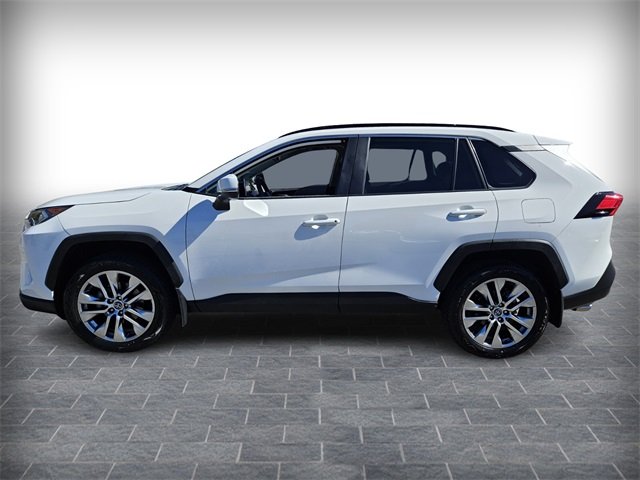 2020 Toyota RAV4 XLE Premium photo 3