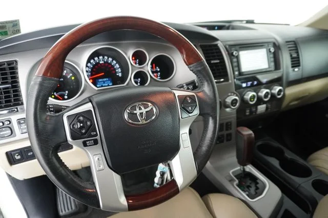 Used 2015 White Toyota Platinum image 27