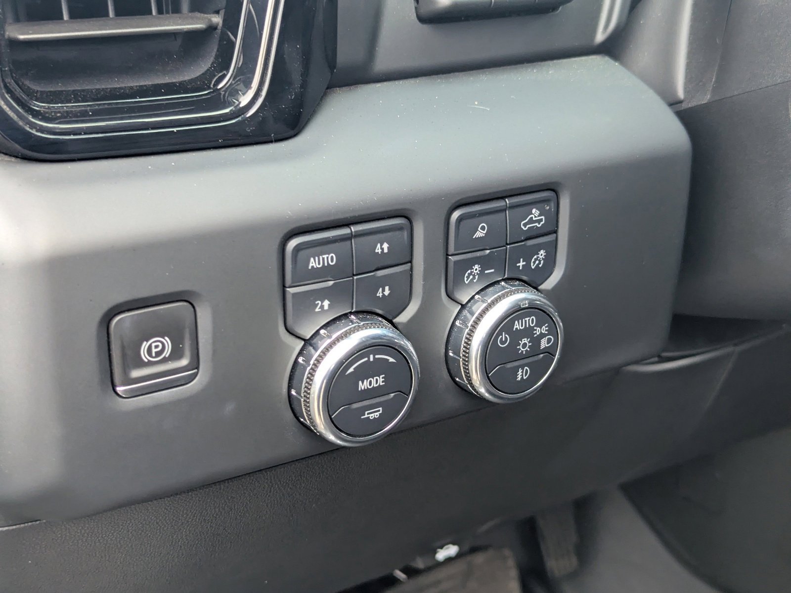 Used 2024 Onyx Black GMC AT4 image 22