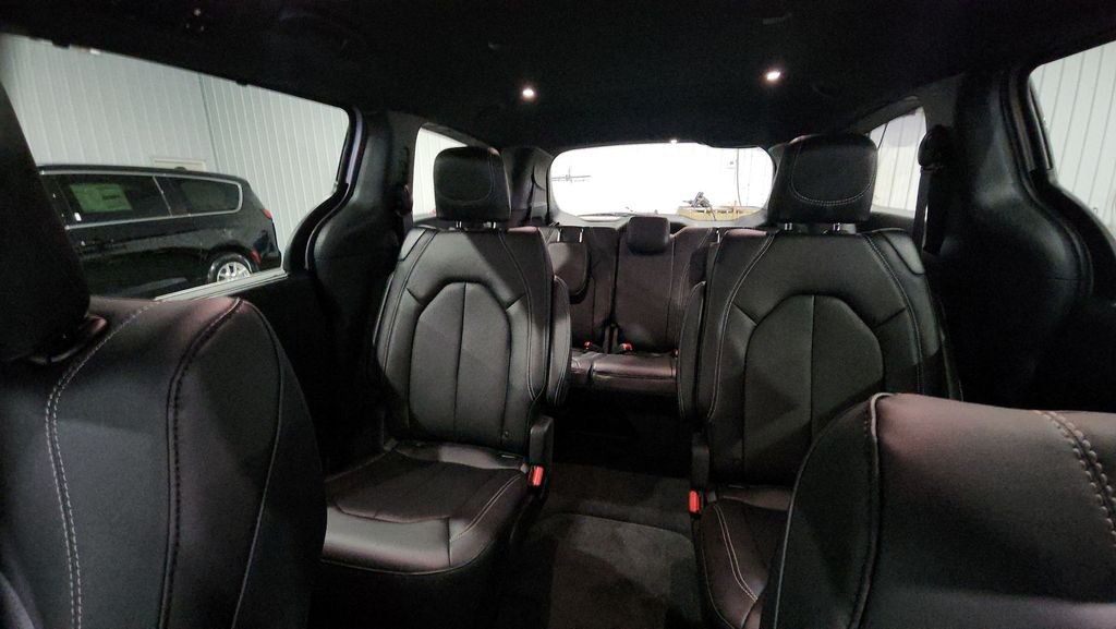 2026 Chrysler Pacifica Select - Photo 12