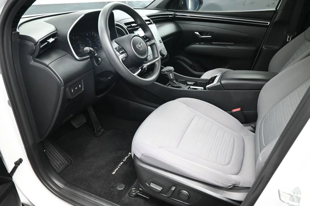 Used 2023 White Hyundai SEL image 17