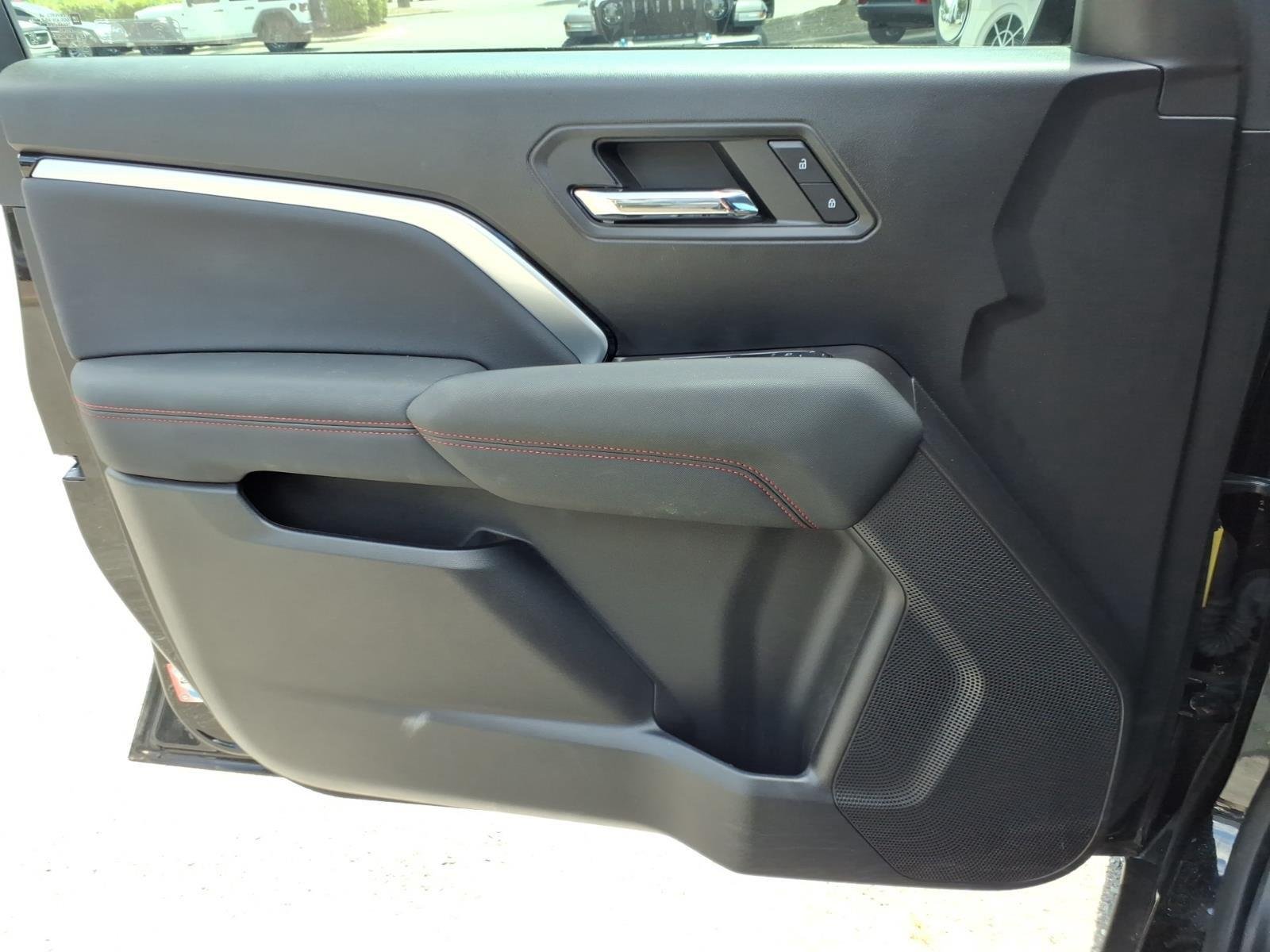 Used 2023 Black Chevrolet 4WD Z71 image 30