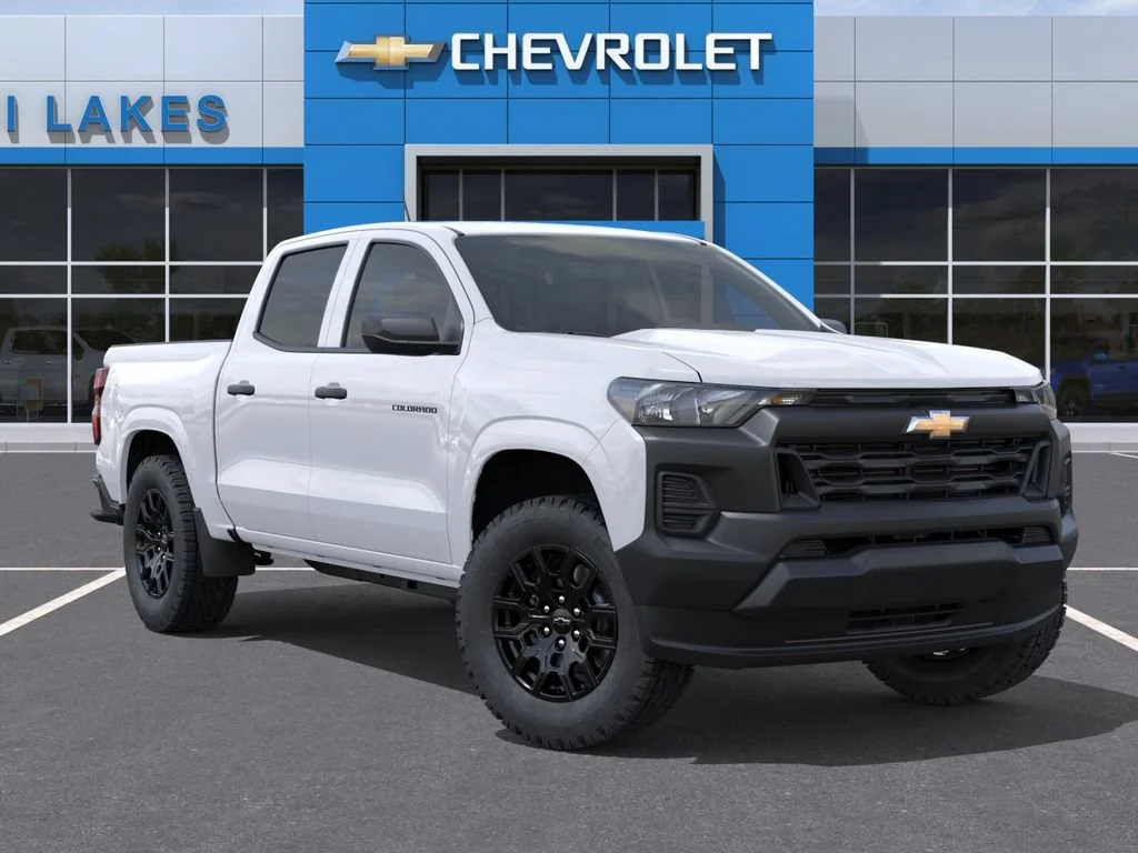 New 2026 Summit White Chevrolet WT image 7