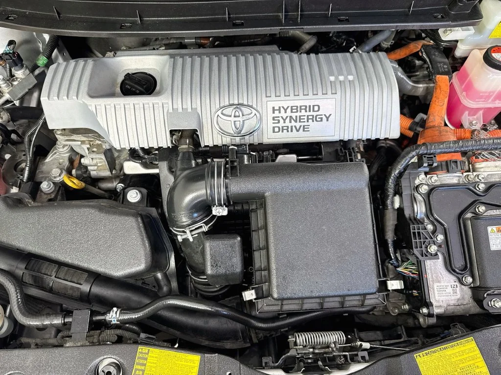 Used 2014 Silver Toyota Three image 36