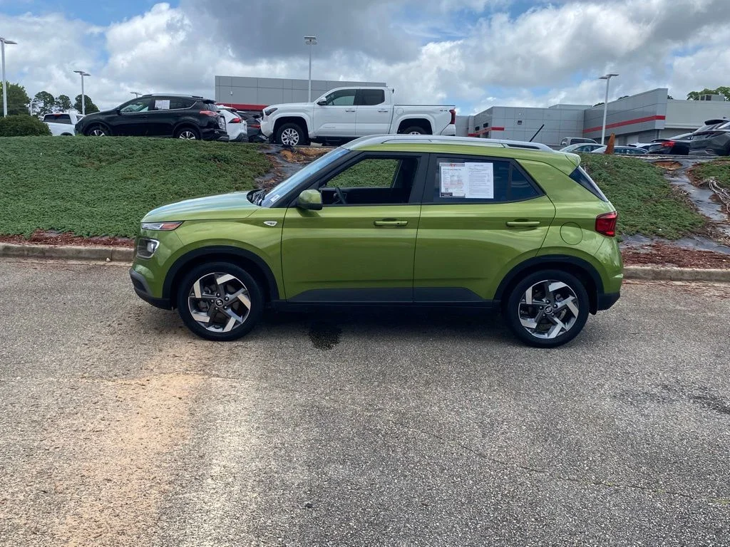 Used 2024 Green Hyundai SEL image 4