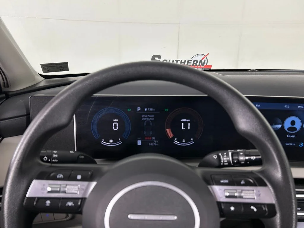 Used 2025 White Hyundai SEL image 13