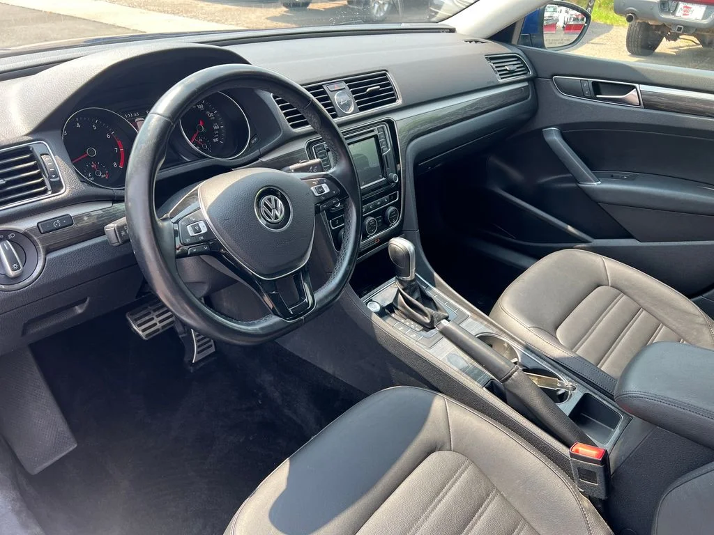 Used 2017 Blue Volkswagen SEL Premium image 20