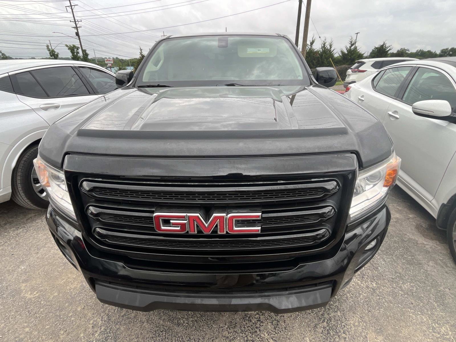 Used 2019 Onyx Black GMC 2WD SLE image 2