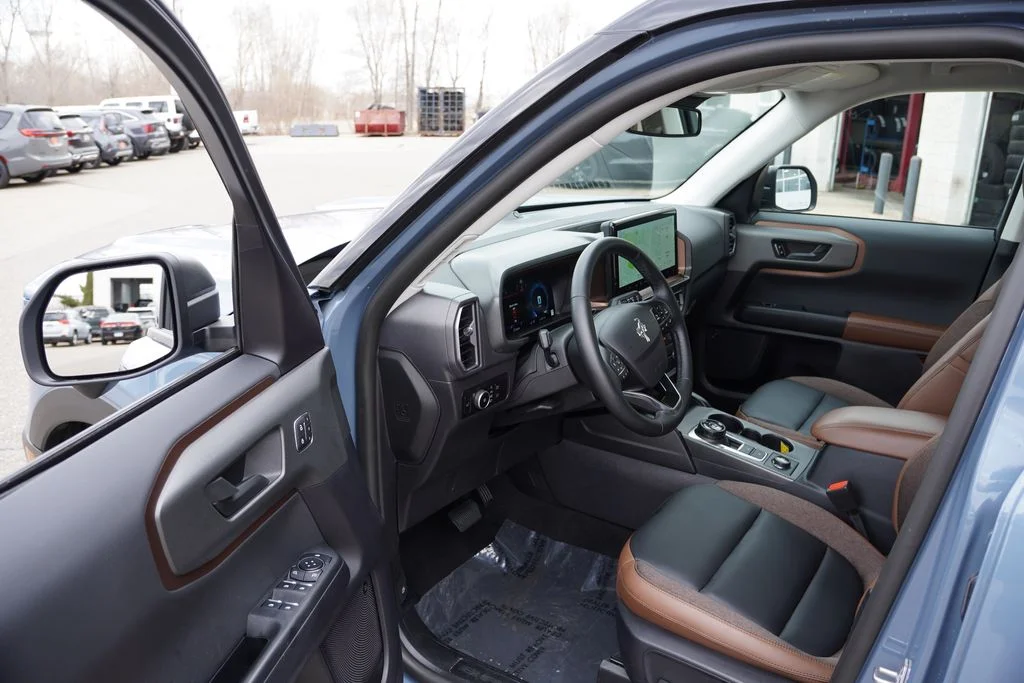 Used 2025 Azure Gray Metallic Ford Outer Banks image 15