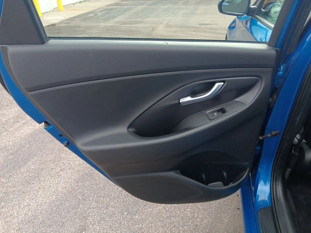 Used 2018 Electric Blue Metallic Hyundai Base image 29