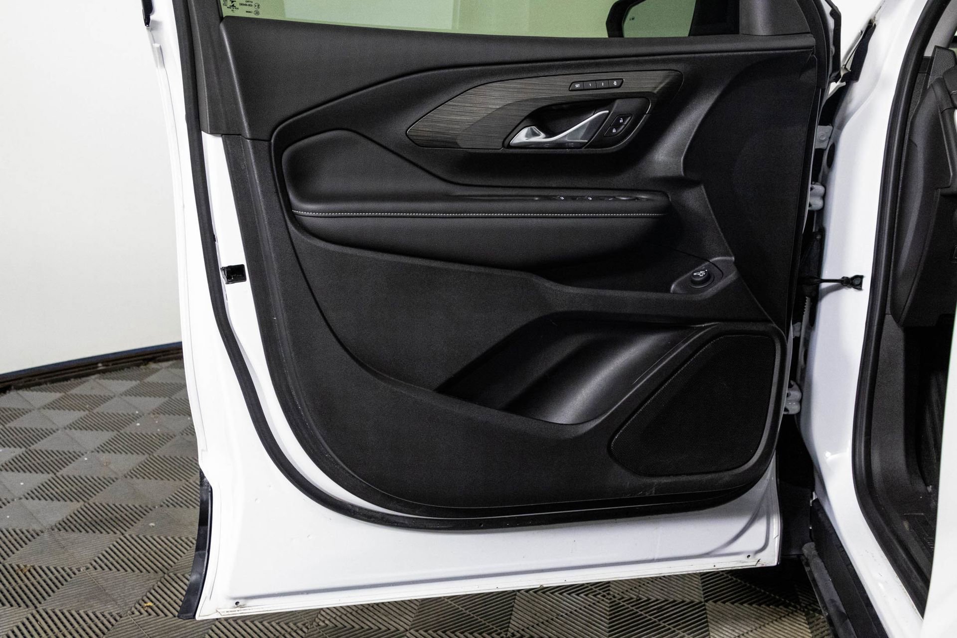 2022 GMC TERRAIN - Image 32