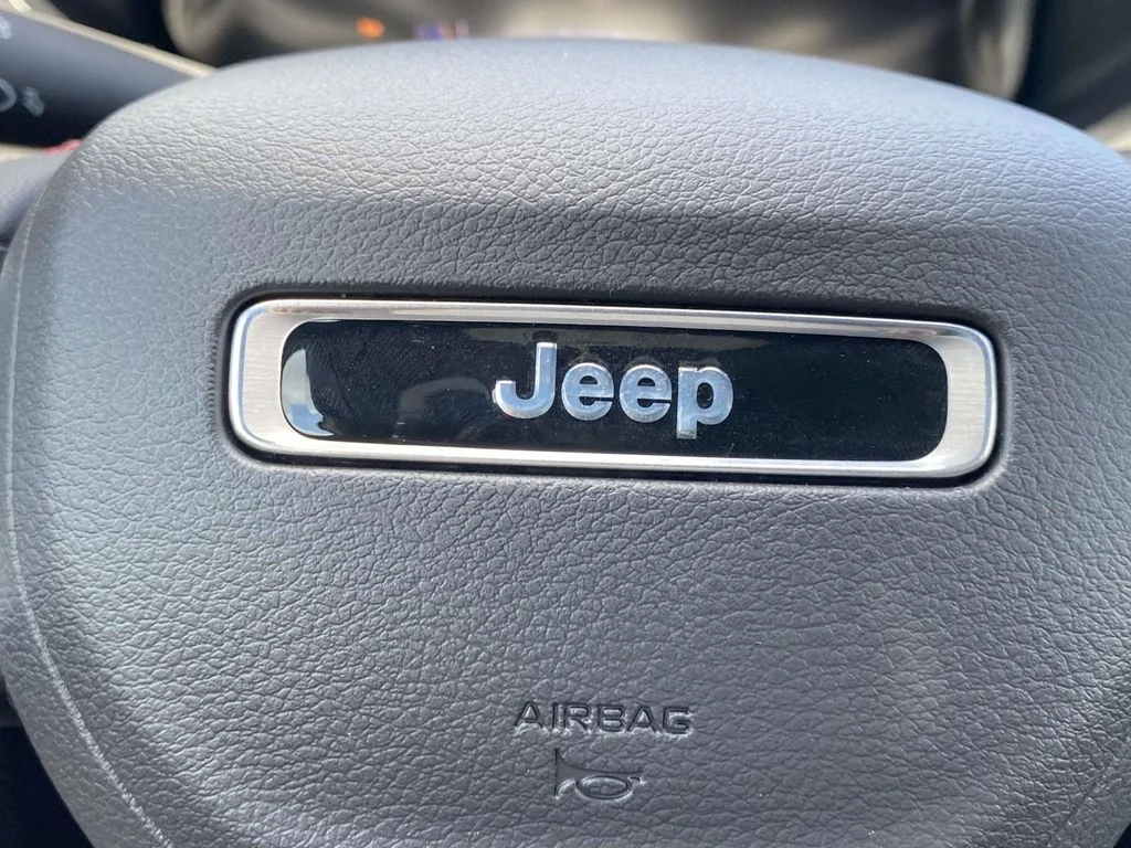 New 2026 Bright White Clear-Coat Exterior Paint Jeep Trailhawk image 25