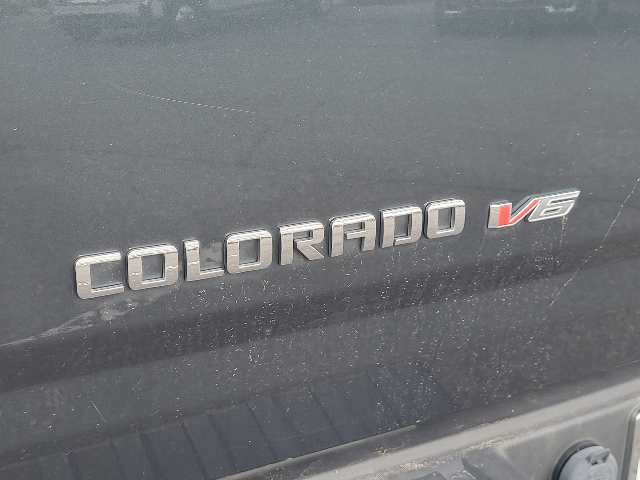 Used 2018 GRAPHITE METALLIC Chevrolet 4WD LT image 8