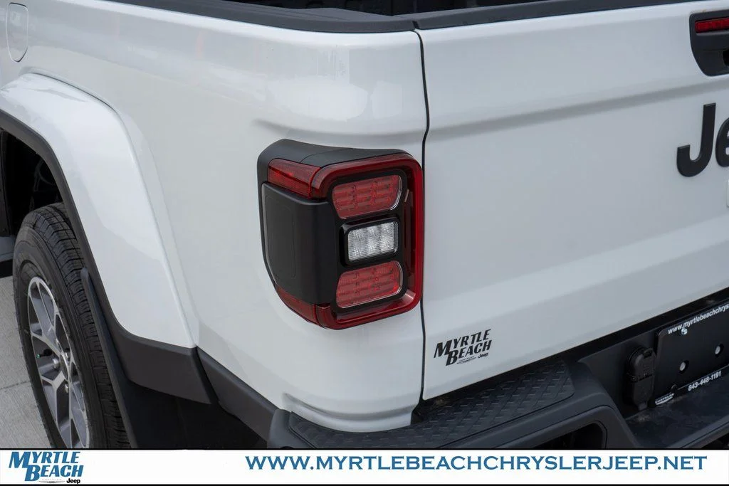 New 2026 Bright White Clear-Coat Exterior Paint Jeep Sport S image 11