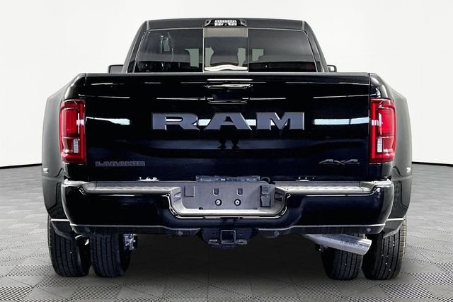 New 2026 Diamond Black Crystal Pearl-Coat Exterior Paint RAM Laramie image 4