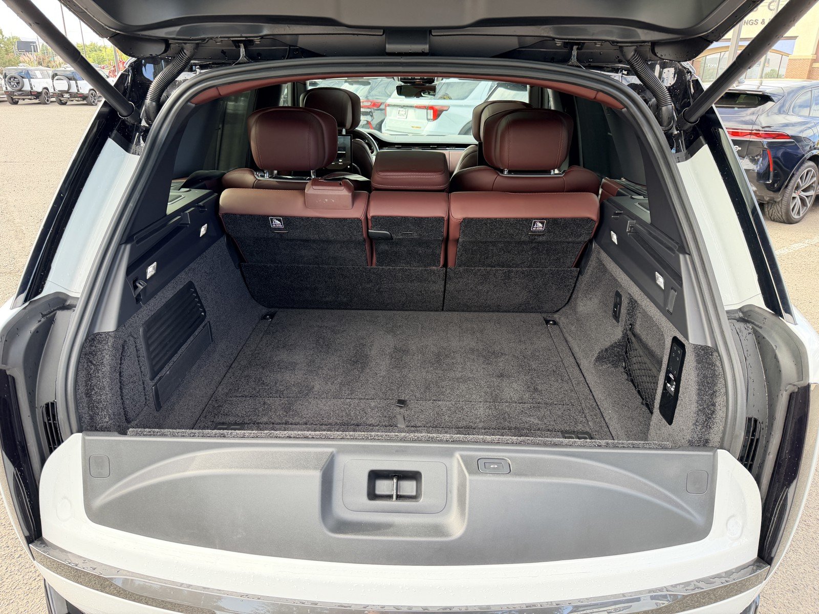 Used 2025 Fuji White Land Rover Autobiography image 24