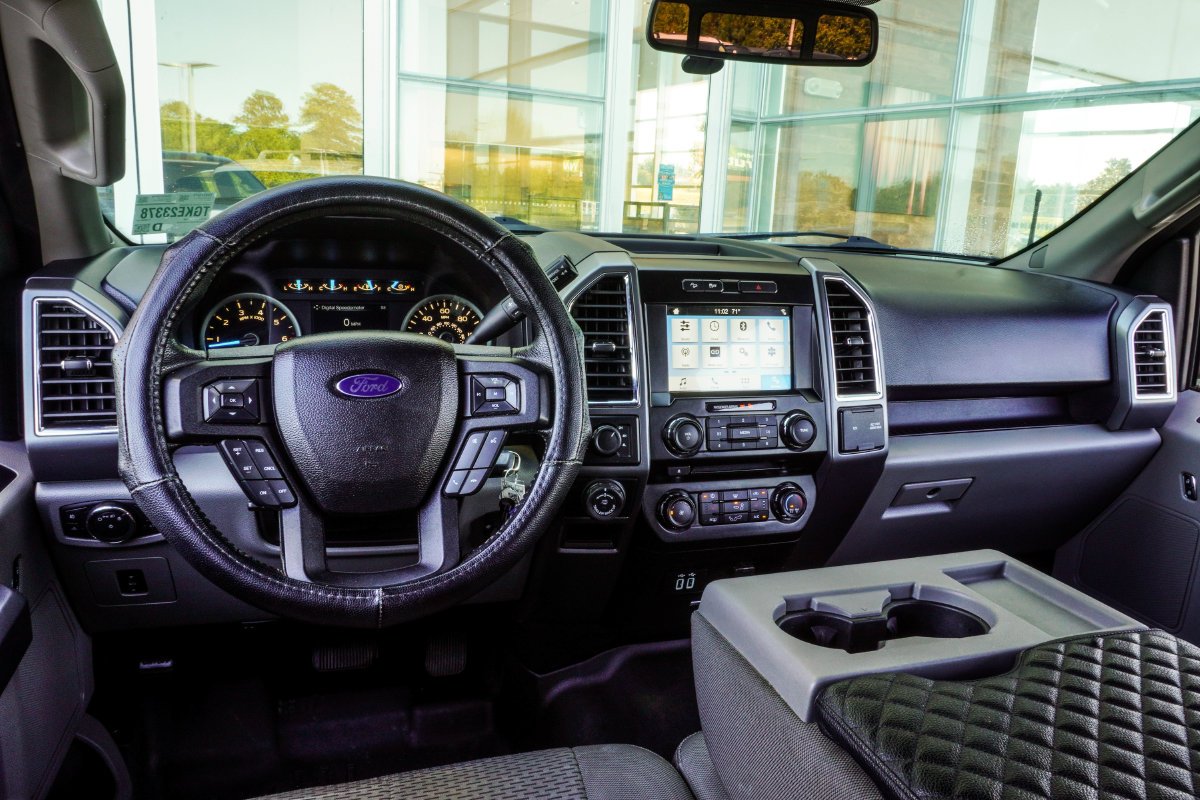 Used 2016 Gray Ford XLT image 16