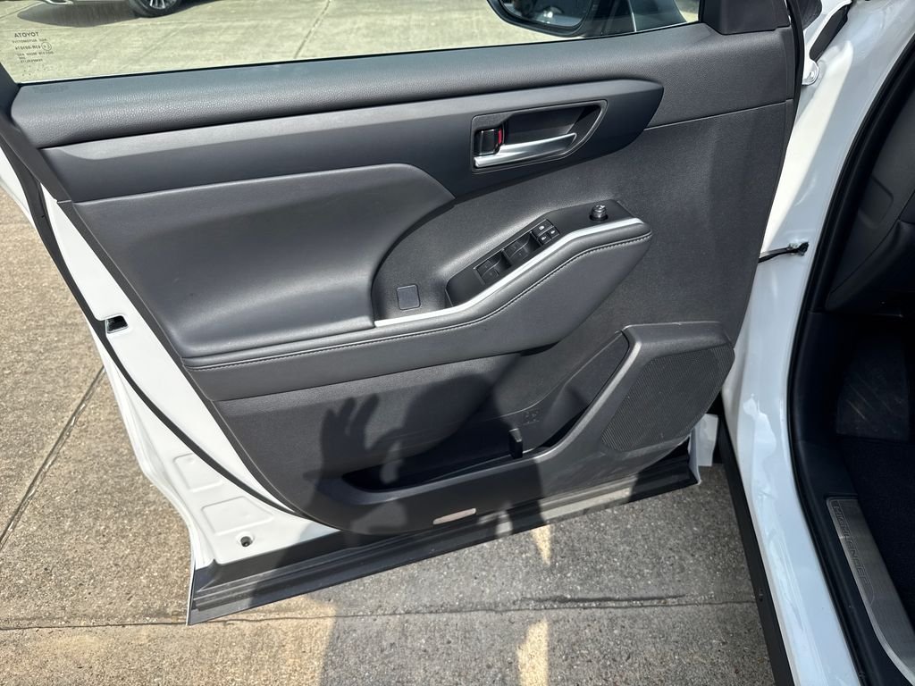 Used 2026 Beige Toyota XLE image 11