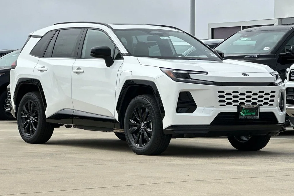 New 2026 Ice Cap Toyota  SE image 2
