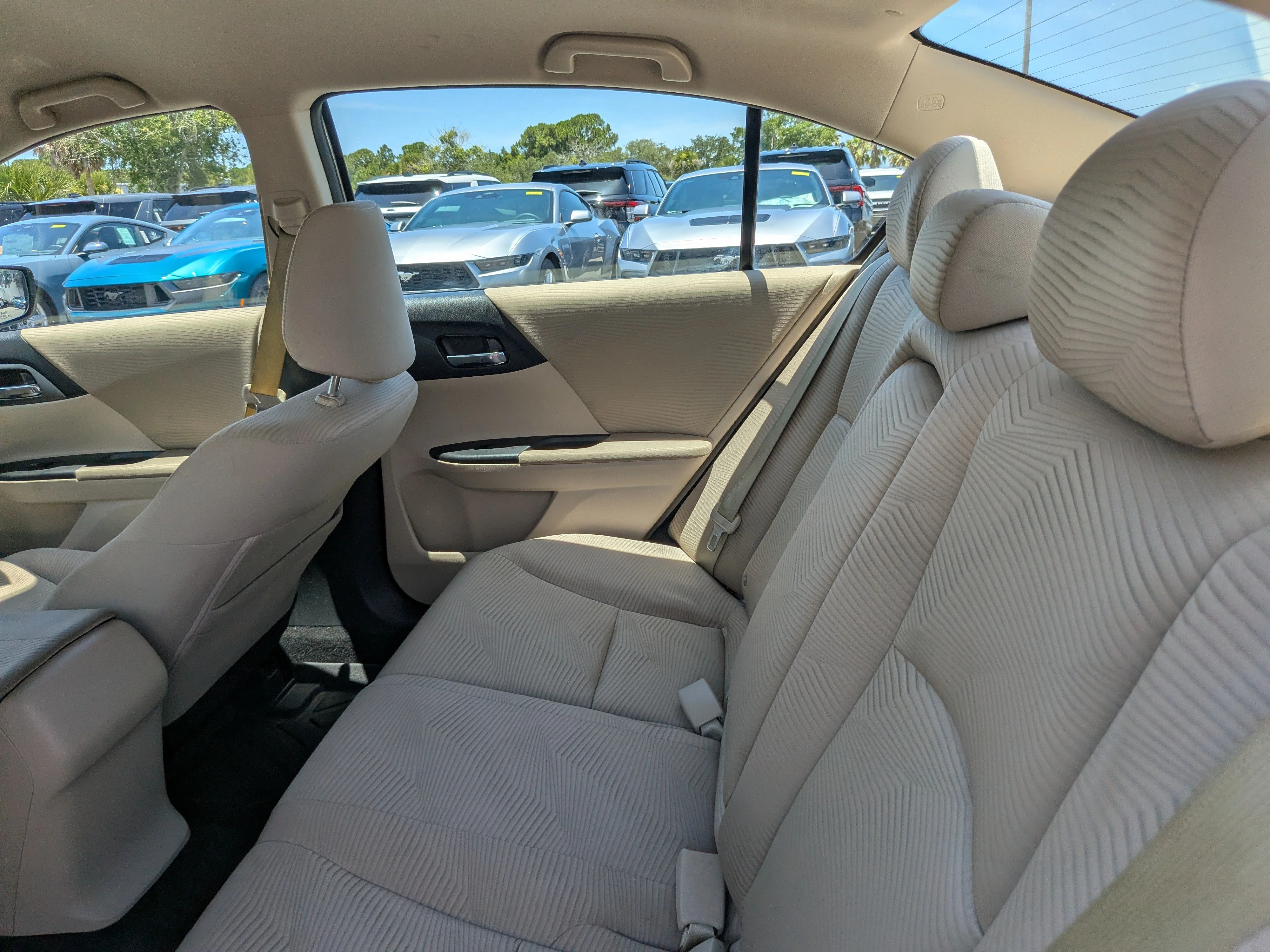 Used 2015 Champagne Frost Pearl Honda LX image 20