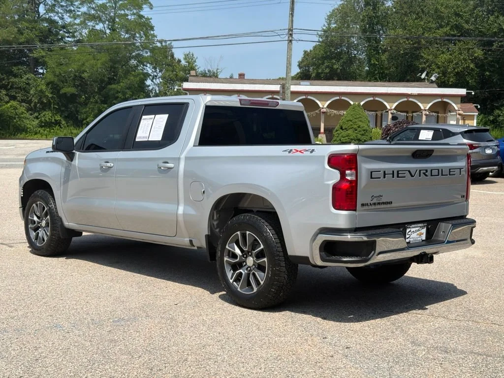 2022 Chevrolet Silverado 1500 LT - Photo 4