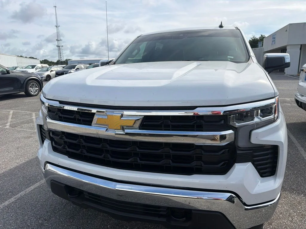 Used 2026 White Chevrolet LT image 3