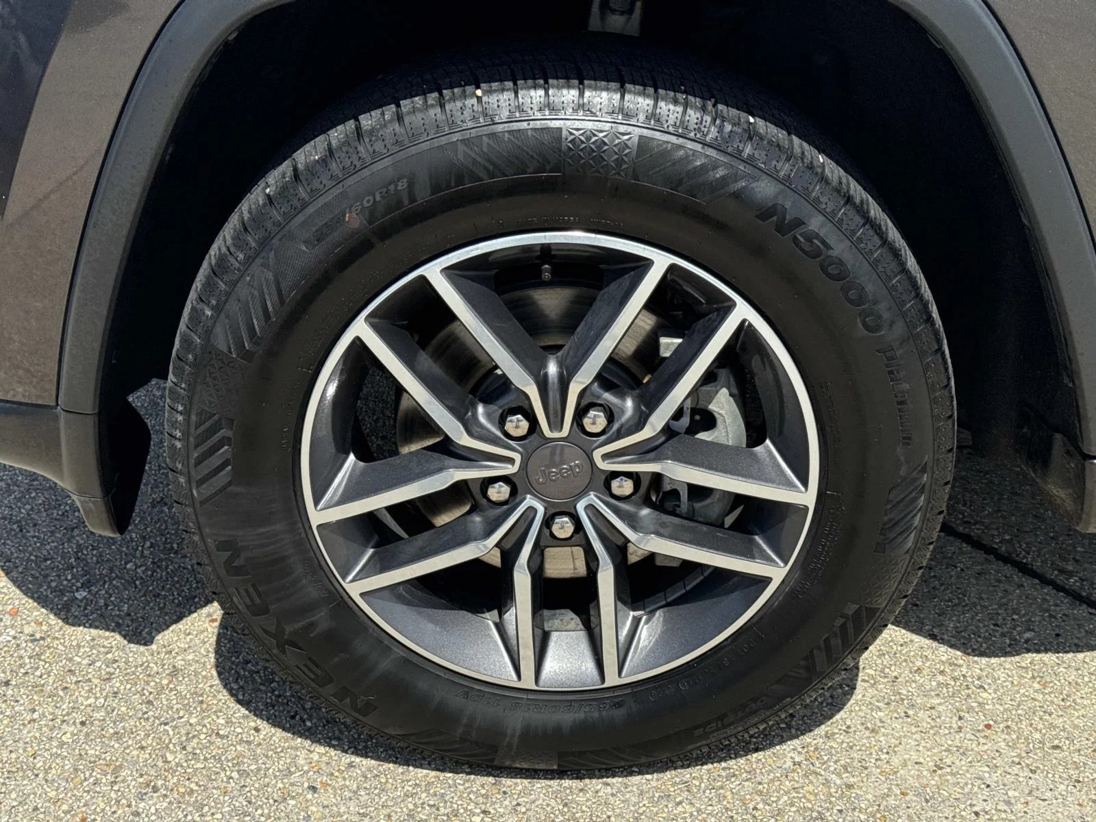 Used 2019 Granite Crystal Metallic Clearcoat Jeep Laredo E 4x2 image 4