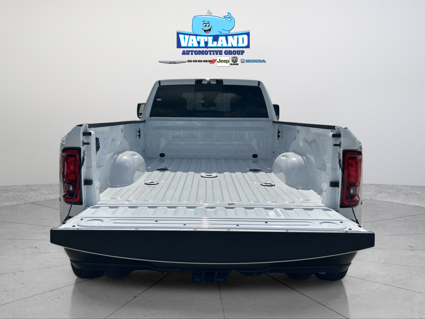 New 2026 Bright White Clear-Coat Exterior Paint RAM Tradesman image 35