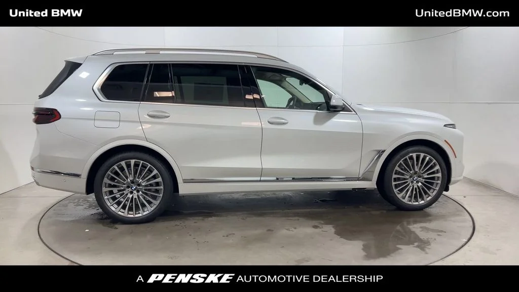 Used 2026 Mineral White Metallic BMW xDrive40i image 9