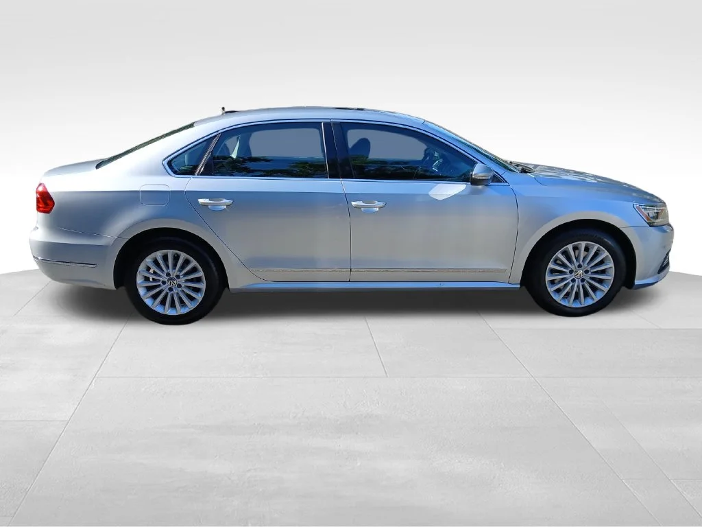 Used 2016 Silver Volkswagen 1.8T SE image 7