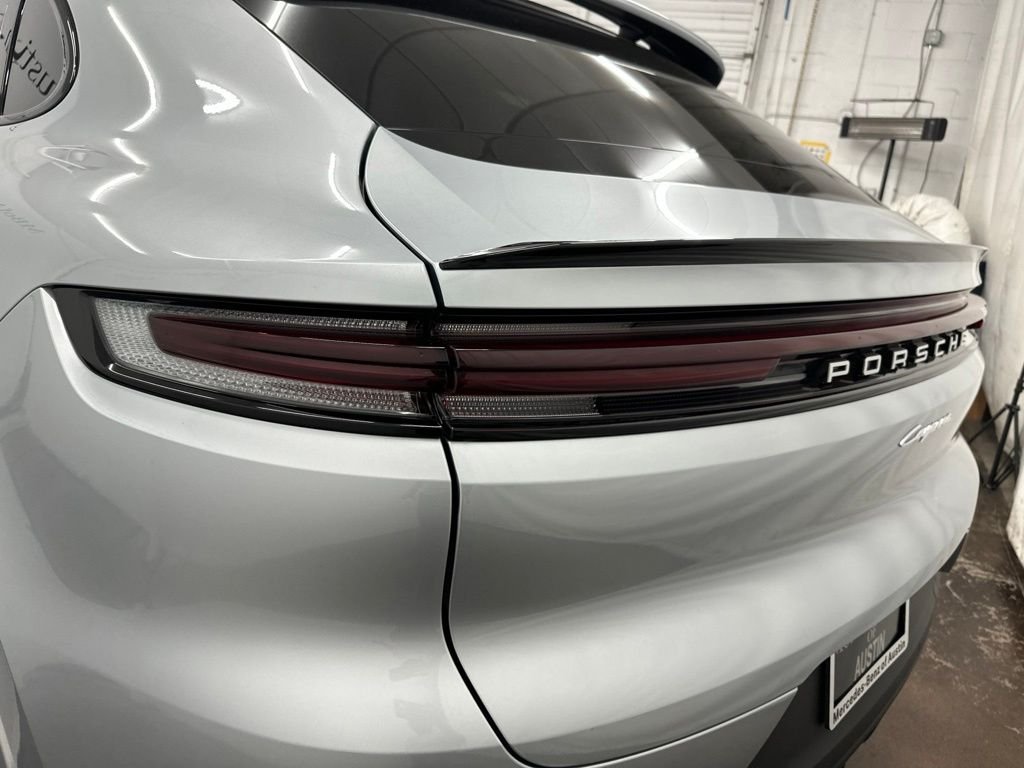 Used 2024  Porsche Base image 11