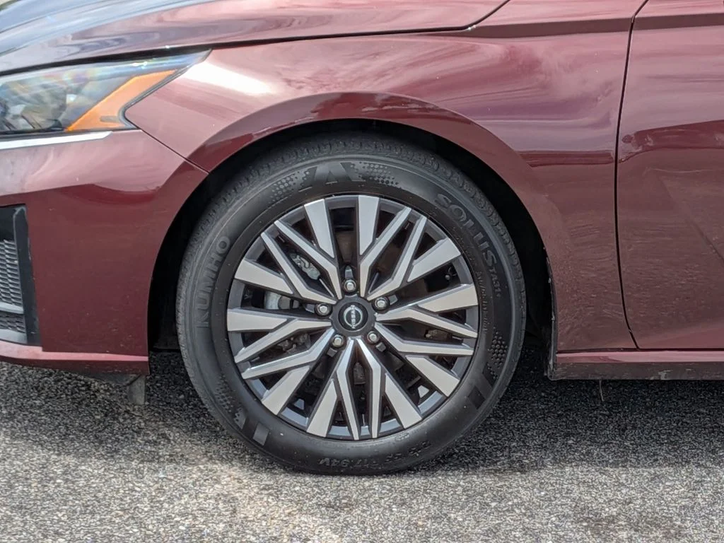 Used 2024 Red Nissan 2.5 SV image 11
