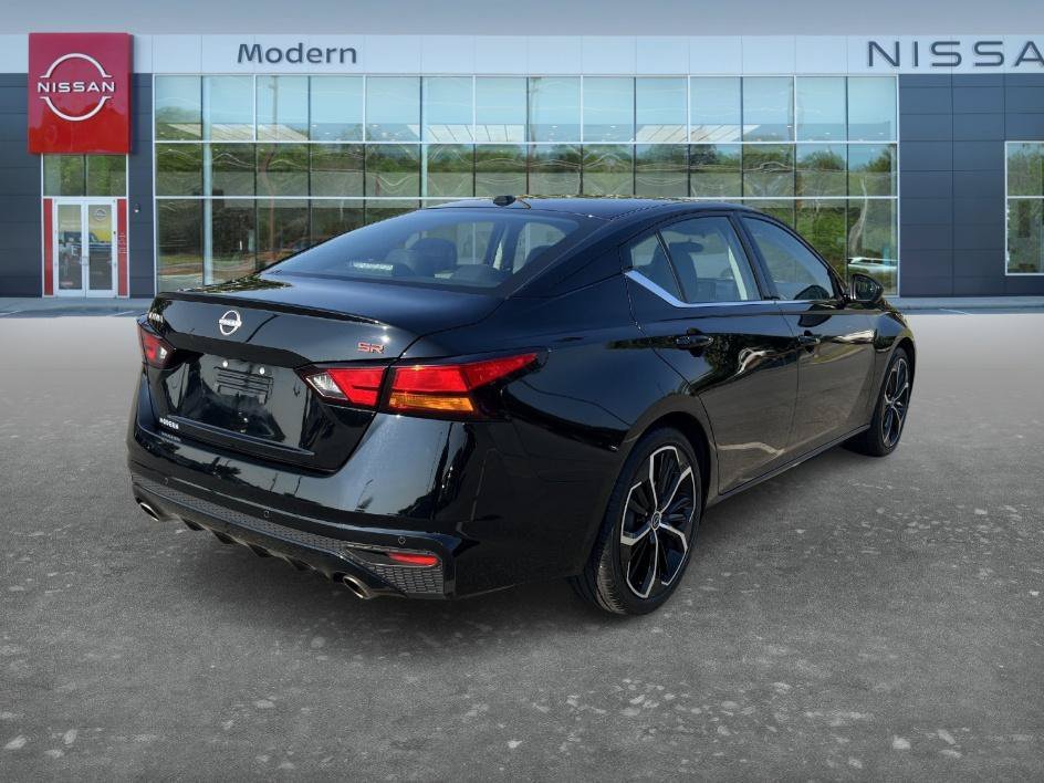 Certified Used 2024 Super Black Nissan 2.5 SR image 5