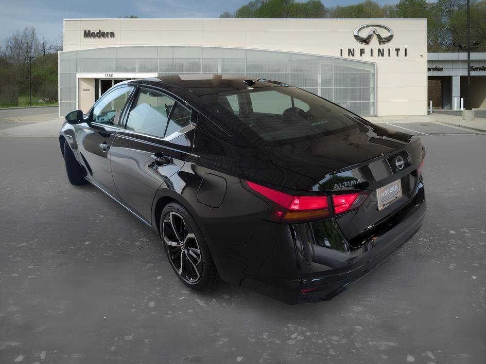 Used 2026 Super Black Nissan SR image 5