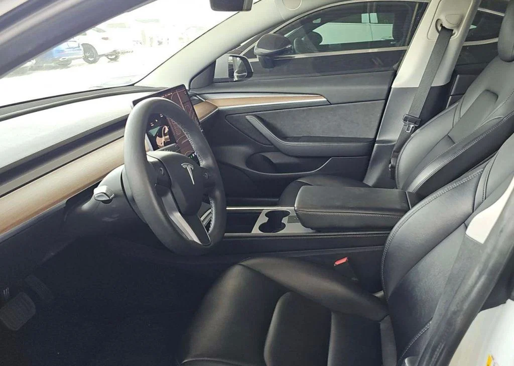 Used 2022 White Tesla Base image 4