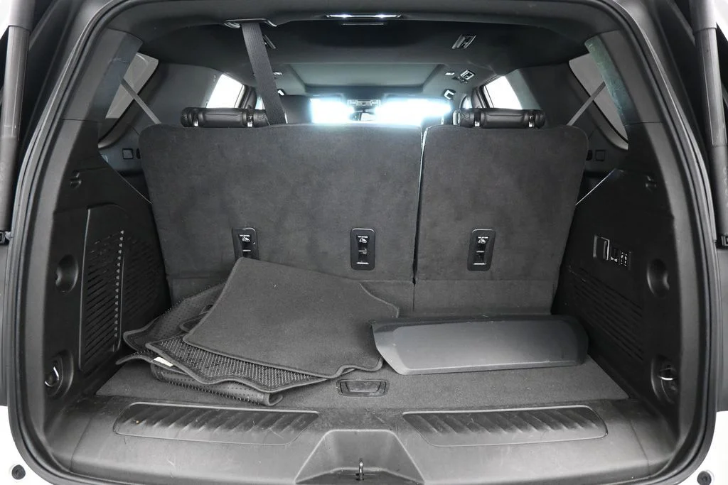 Used 2023 Iridescent Pearl Tricoat Chevrolet LT image 43