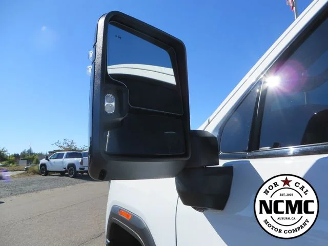 Used 2025 White GMC AT4 image 19