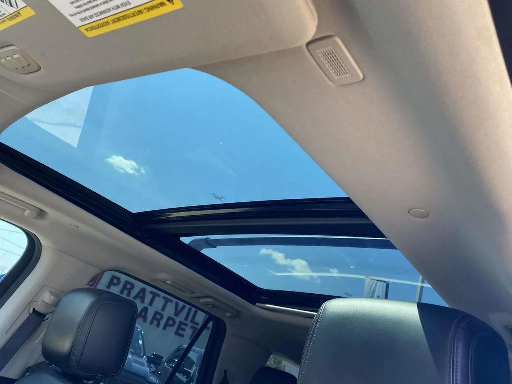 Used 2019 White Ford Platinum image 24