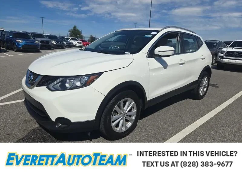 Used 2017 Glacier White Nissan SV image 1