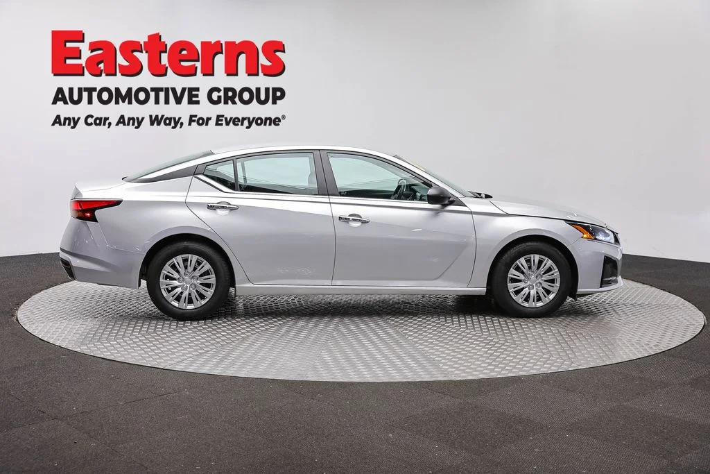 Used 2024 Silver Nissan 2.5 S image 4