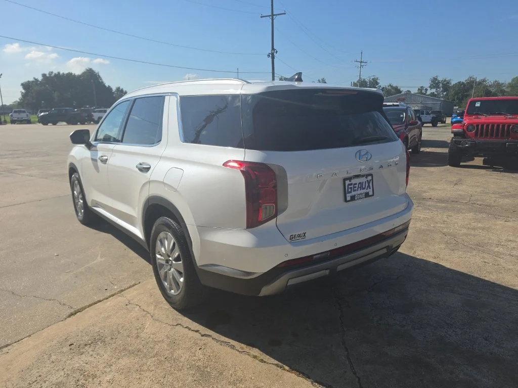 Used 2025 White Hyundai SEL image 6