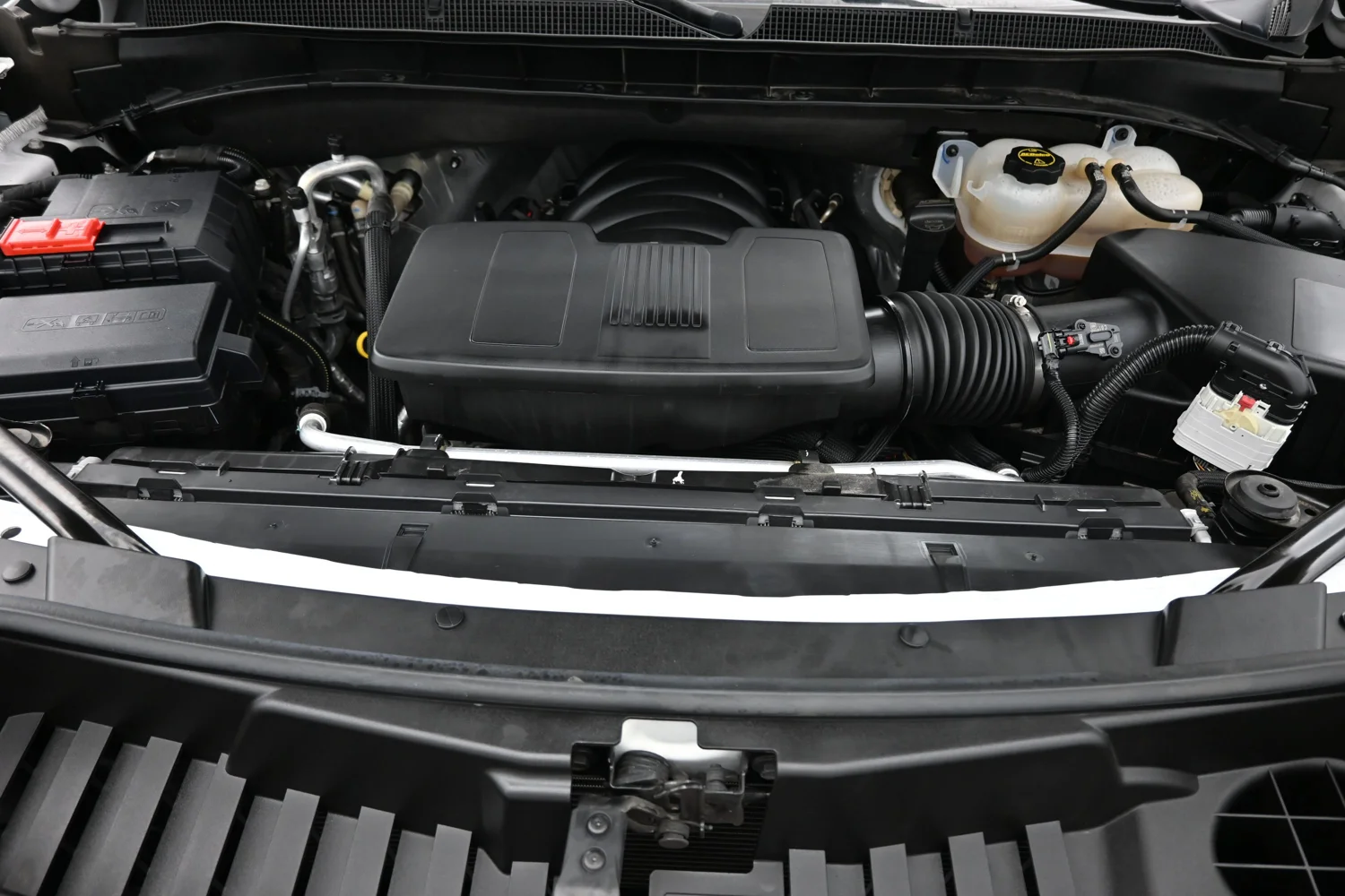 Used 2025 White Chevrolet LT image 12