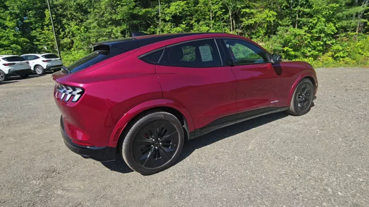 2025 Ford Mustang Mach-E GT - Photo 8