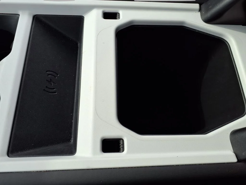 Used 2025 White Land Rover S image 12