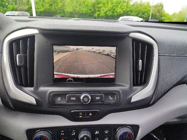 Used 2023 White GMC SLE image 19