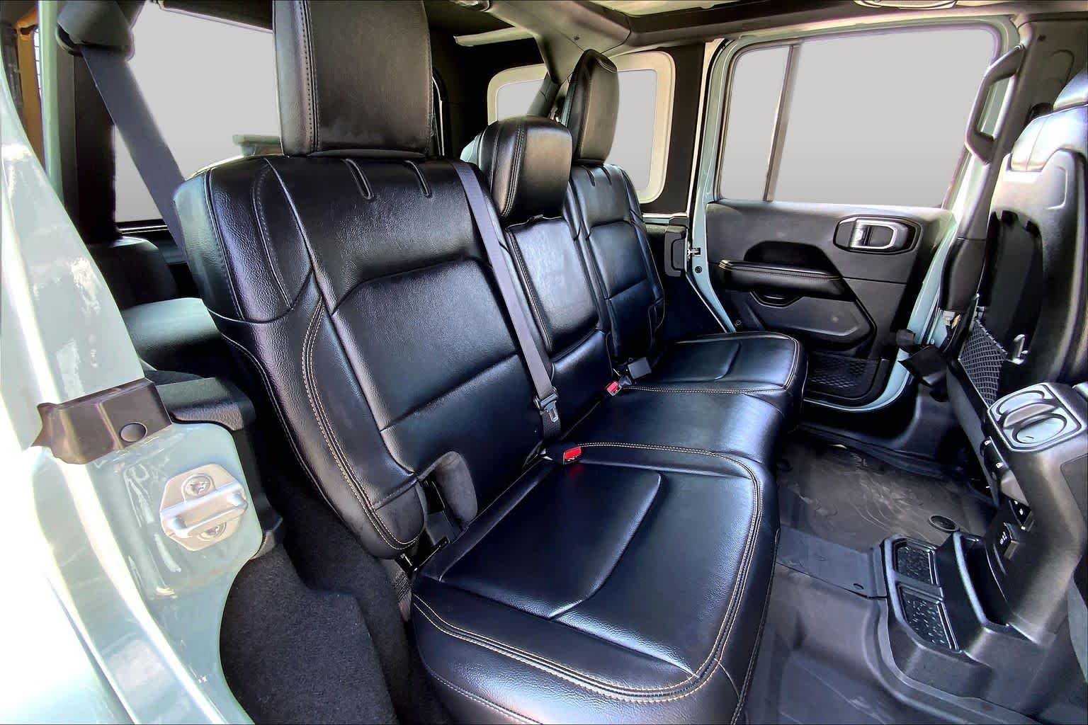Used 2024 Earl Clearcoat Jeep Sahara image 19