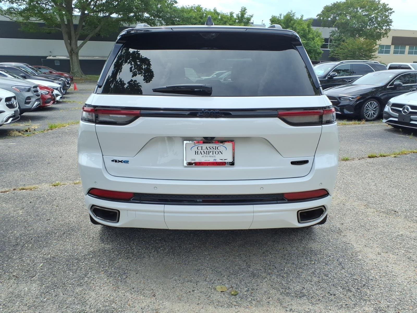 Used 2025 Bright White Clearcoat Jeep Summit Reserve image 7