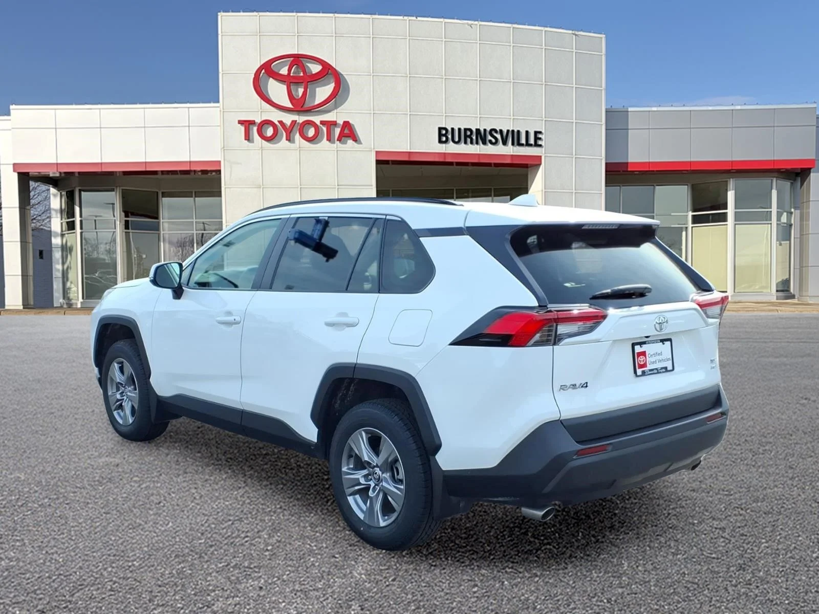 2024 Toyota RAV4 XLE - Photo 6