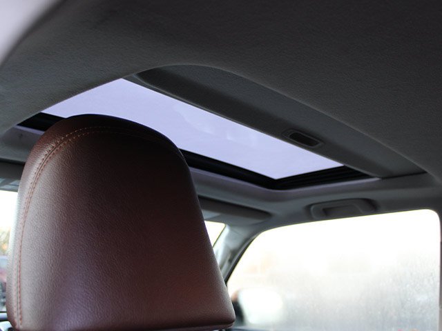 Used 2016 Blizzard Pearl Toyota  image 10