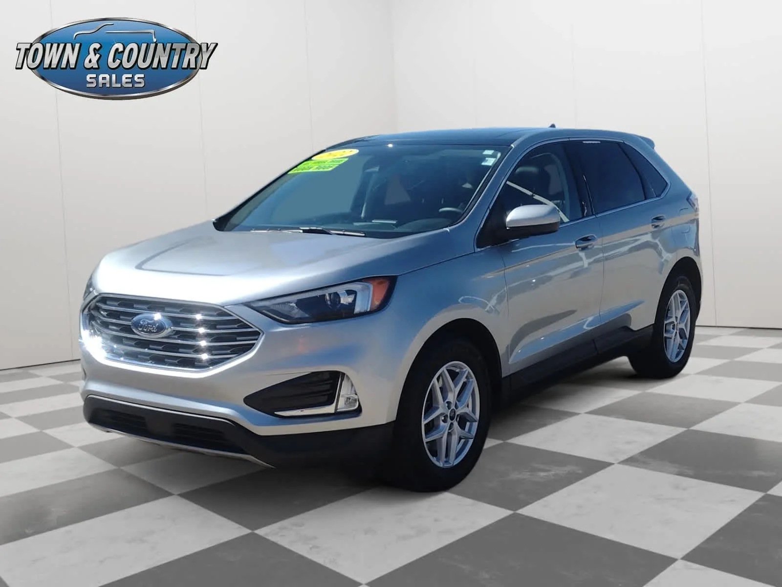 Used 2022 Iconic Silver Metallic Ford SEL image 3